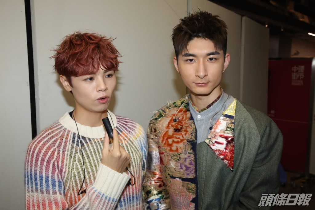 Archie（左）及Aska首年在工作中過除夕。